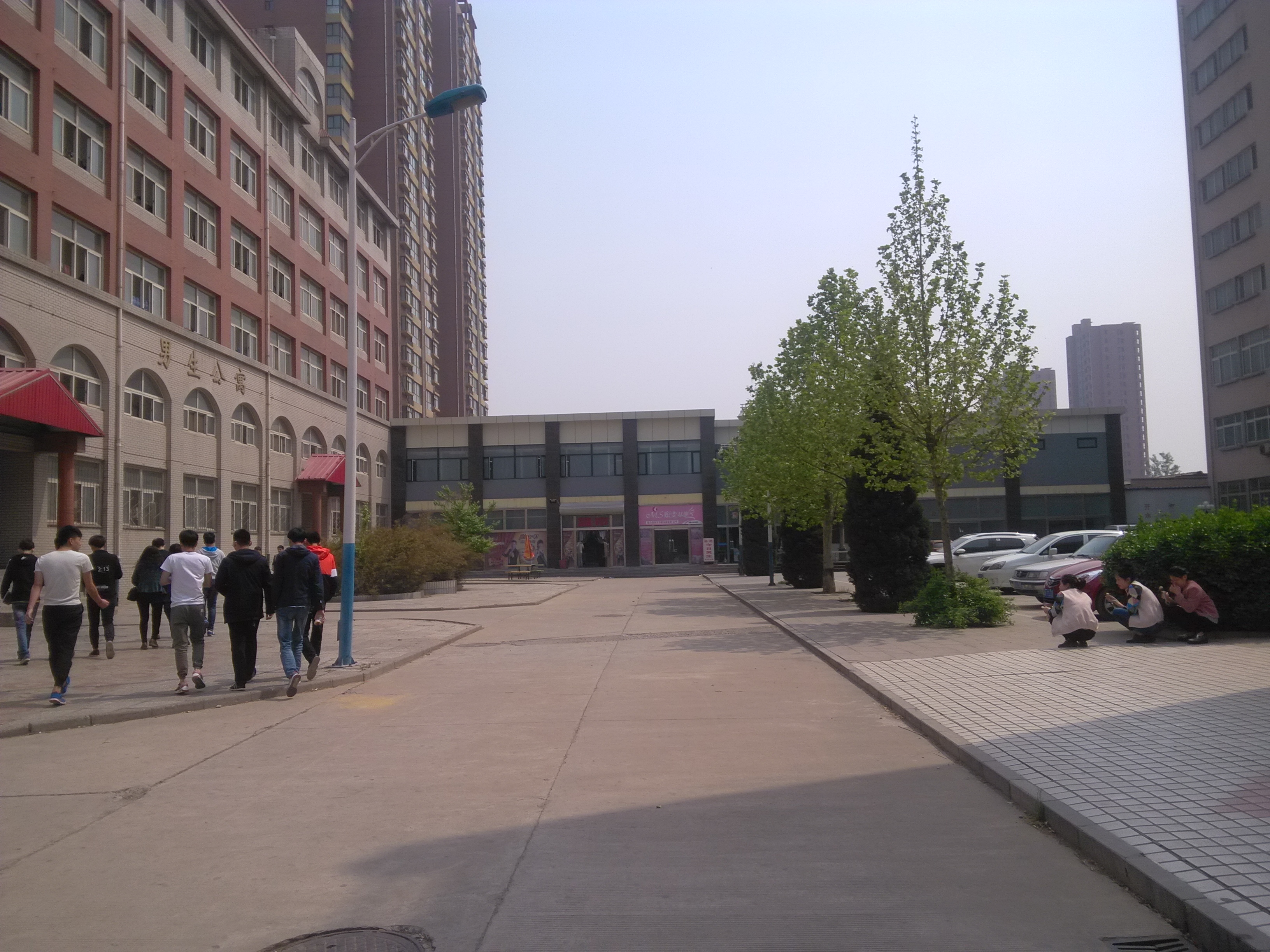 石家莊白求恩醫(yī)學(xué)院校內(nèi)景色抓拍