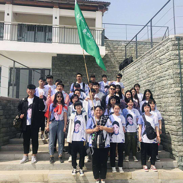 拓展提升素質(zhì)，凝聚放飛夢想—學(xué)校全體師生戶外拓展活動