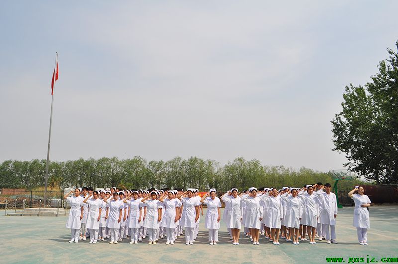 揚(yáng)青春風(fēng)采，展我校禮儀——我校隆重舉行5.12國(guó)際護(hù)士節(jié)禮儀大賽