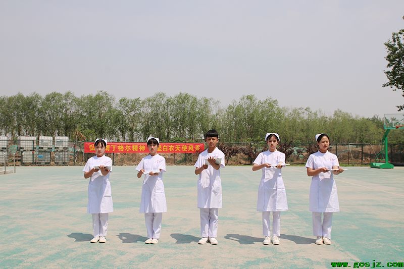 揚(yáng)青春風(fēng)采，展我校禮儀——我校隆重舉行5.12國(guó)際護(hù)士節(jié)禮儀大賽