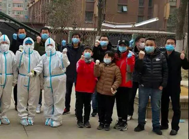 常务副校长a志军Q右一Q参加抗疫志愿?jpg